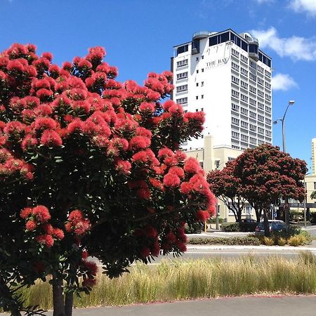 Bay Plaza Hotel Уелингтън Екстериор снимка