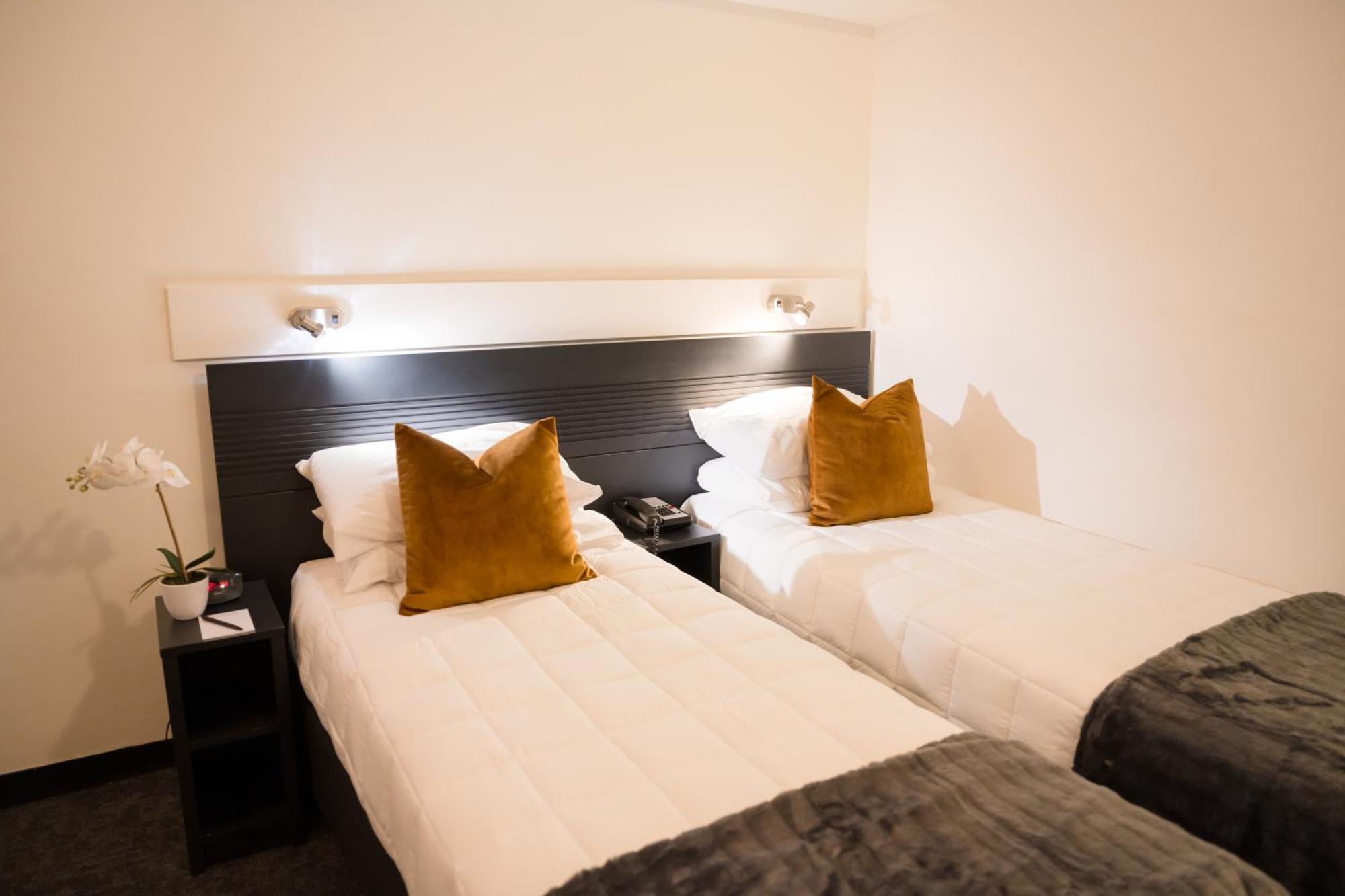 Bay Plaza Hotel Уелингтън Екстериор снимка
