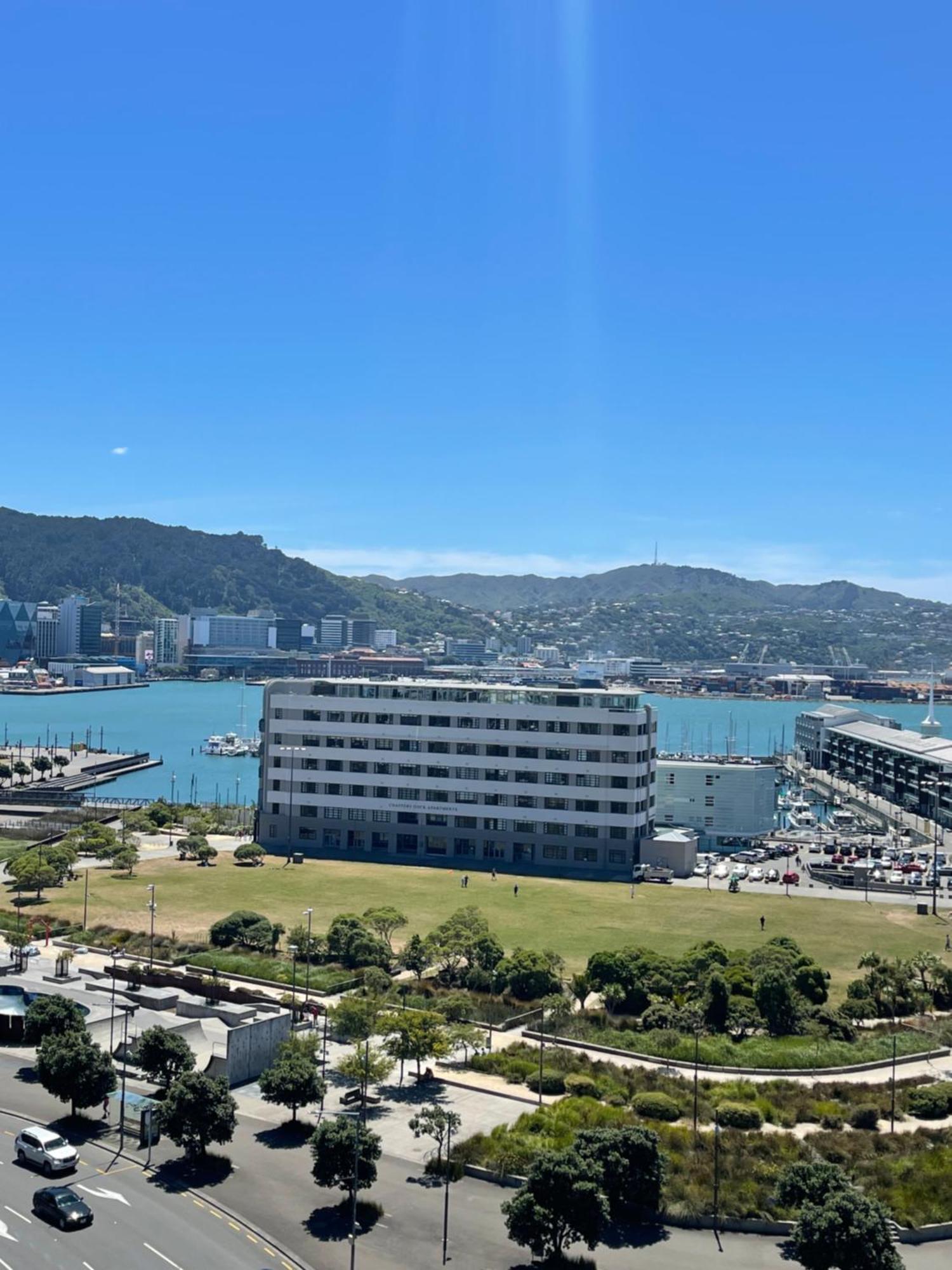 Bay Plaza Hotel Уелингтън Екстериор снимка