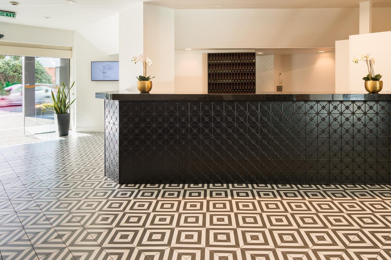 Bay Plaza Hotel Уелингтън Екстериор снимка