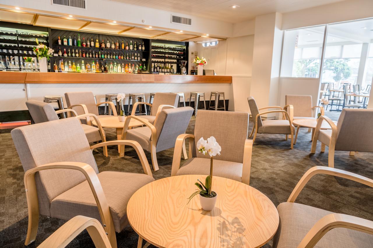 Bay Plaza Hotel Уелингтън Екстериор снимка