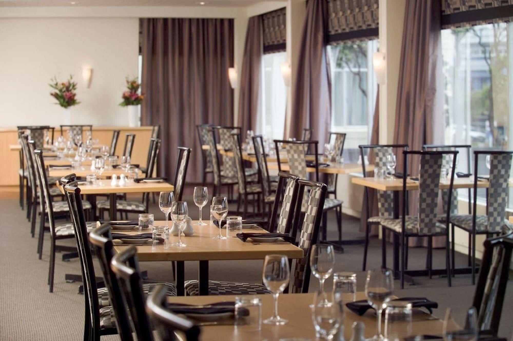 Bay Plaza Hotel Уелингтън Екстериор снимка