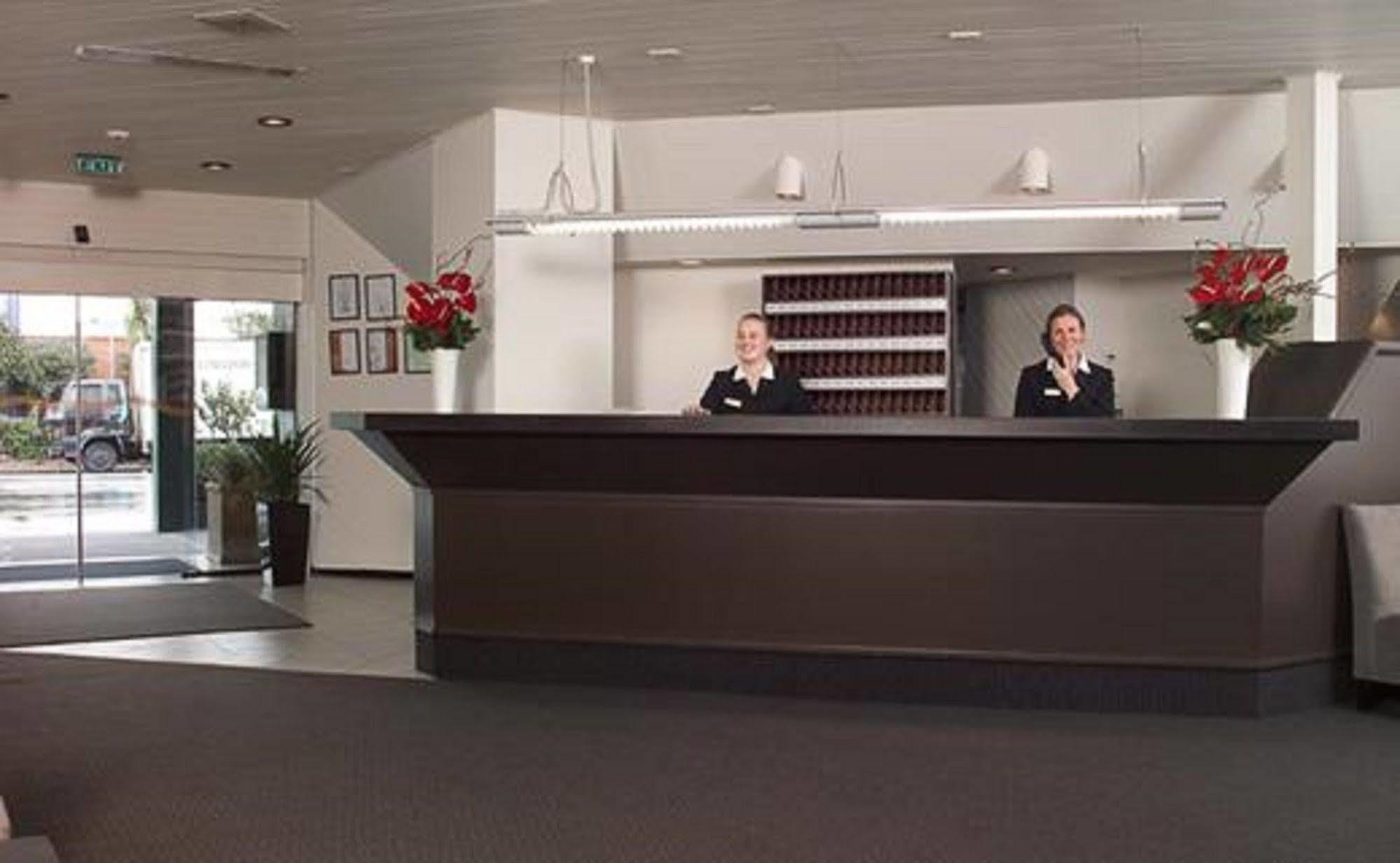 Bay Plaza Hotel Уелингтън Екстериор снимка